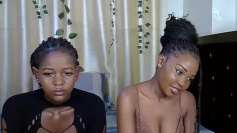 Snapshot of daisy_bunnie chatting on 10/17/25, 06:10 daisy online show from 10/17/25, 06:10