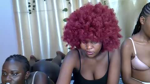 Snapshot of daisy_bunnie chatting on 11/05/25, 10:21 daisy online show from 11/05/25, 10:21