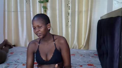 Snapshot of daisy_bunnie chatting on 11/24/25, 11:43 daisy online show from 11/24/25, 11:43