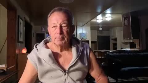 Snapshot of dakit2 chatting on 10/12/25, 01:21 dakit online show from 10/12/25, 01:21