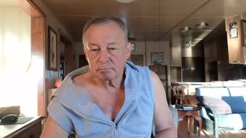 Snapshot of dakit2 chatting on 10/15/25, 02:50 dakit online show from 10/15/25, 02:50