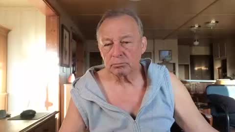 Snapshot of dakit2 chatting on 10/25/25, 02:56 dakit online show from 10/25/25, 02:56