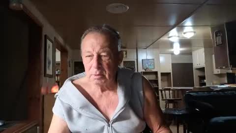 Snapshot of dakit2 chatting on 10/28/25, 12:52 dakit online show from 10/28/25, 12:52