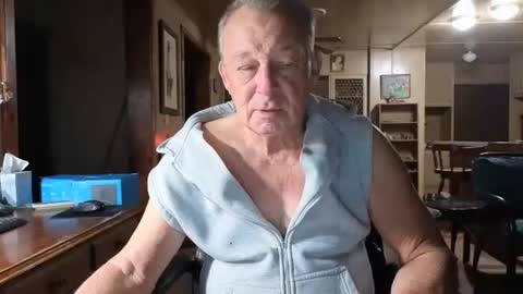 Snapshot of dakit2 chatting on 11/06/25, 02:18 dakit online show from 11/06/25, 02:18