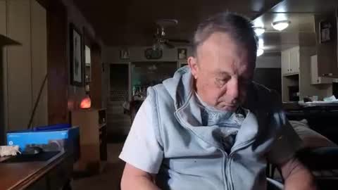 Snapshot of dakit2 chatting on 11/17/25, 02:34 dakit online show from 11/17/25, 02:34