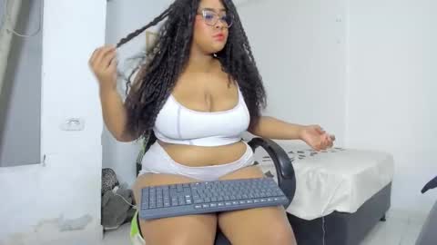 Snapshot of dakota__luxx chatting on 09/28/25, 04:29 dakota__luxx online show from 09/28/25, 04:29