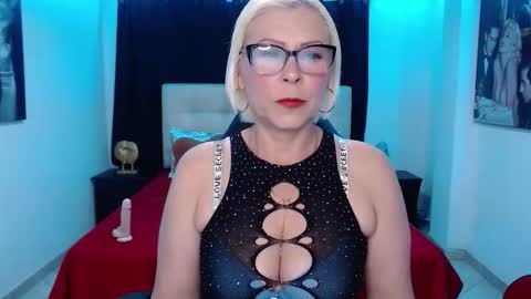 Snapshot of dakota_daprinski chatting on 09/14/25, 01:05 Dakota online show from 09/14/25, 01:05