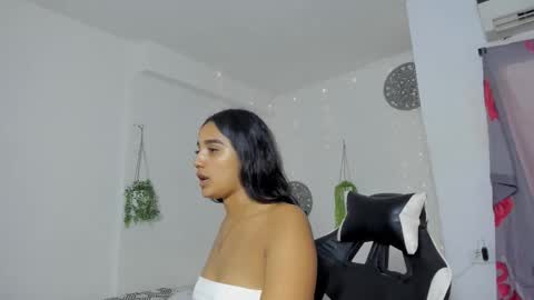 dakota_x18 online show from 11/05/25, 08:20