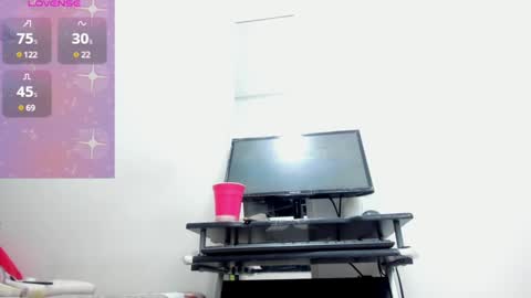Snapshot of dalia_2 chatting on 12/22/24, 03:22 Ren online show from 12/22/24, 03:22