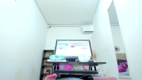 Snapshot of dalia_2 chatting on 02/27/25, 12:32 Ren online show from 02/27/25, 12:32