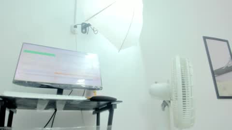 Snapshot of dalia_2 chatting on 10/23/25, 12:54 Ren online show from 10/23/25, 12:54