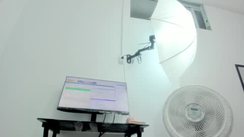 Snapshot of dalia_2 chatting on 10/27/25, 12:26 Ren online show from 10/27/25, 12:26