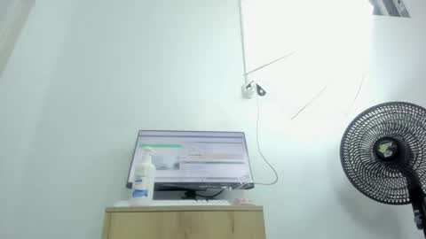 Snapshot of dalia_2 chatting on 11/16/25, 12:16 Ren online show from 11/16/25, 12:16