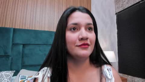 Snapshot of dalia_alissa chatting on 11/19/25, 01:00 Violeta online show from 11/19/25, 01:00