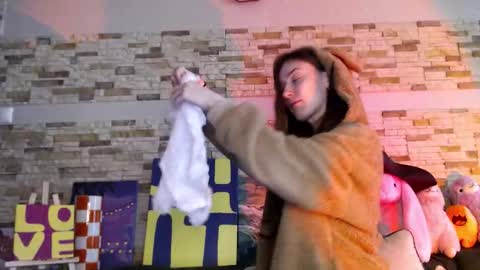 Dalia  online show from 10/29/25, 09:33