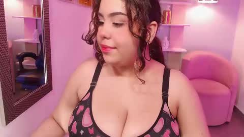 Snapshot of dalila_sky chatting on 09/18/25, 06:21 Dalila online show from 09/18/25, 06:21