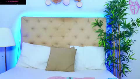 daliyaa_ online show from 09/11/25, 12:05