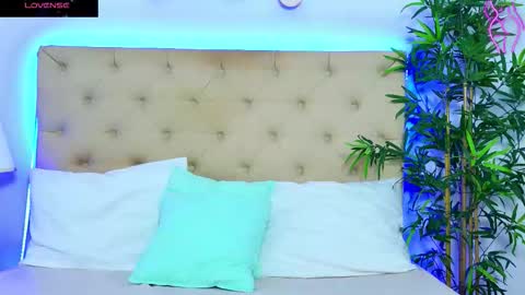 daliyaa_ online show from 10/04/25, 12:58