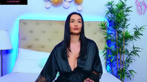 daliyaa_ online show from 10/27/25, 12:53