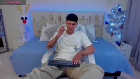 Snapshot of damian23_ chatting on 12/09/24, 01:13 DAMIAN online show from 12/09/24, 01:13