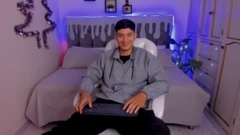 Snapshot of damian23_ chatting on 12/15/24, 12:38 DAMIAN online show from 12/15/24, 12:38