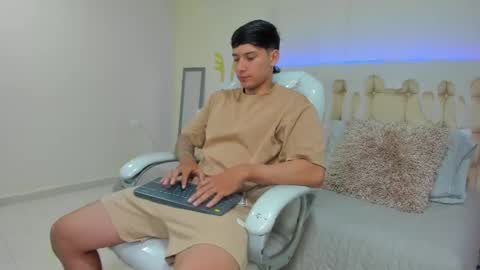 Snapshot of damian23_ chatting on 01/03/25, 12:08 DAMIAN online show from 01/03/25, 12:08