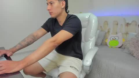 Snapshot of damian23_ chatting on 01/08/25, 12:26 DAMIAN online show from 01/08/25, 12:26