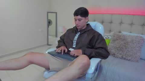 Snapshot of damian23_ chatting on 01/09/25, 01:13 DAMIAN online show from 01/09/25, 01:13