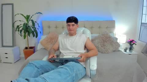 Snapshot of damian23_ chatting on 01/10/25, 06:17 DAMIAN online show from 01/10/25, 06:17