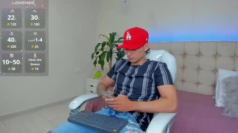 Snapshot of damian23_ chatting on 01/27/25, 12:48 DAMIAN online show from 01/27/25, 12:48