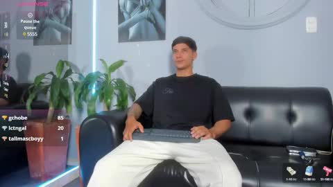 Snapshot of damian23_ chatting on 02/09/25, 07:27 DAMIAN online show from 02/09/25, 07:27