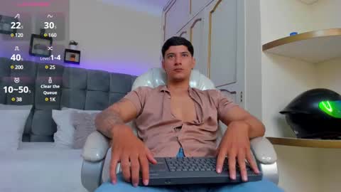Snapshot of damian23_ chatting on 03/06/25, 01:14 DAMIAN online show from 03/06/25, 01:14