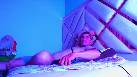 Snapshot of damian_0424 chatting on 11/01/25, 04:25 damian online show from 11/01/25, 04:25