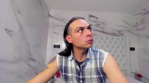 Snapshot of damian_and_tiana chatting on 02/28/25, 01:58 damian_and_tiana online show from 02/28/25, 01:58