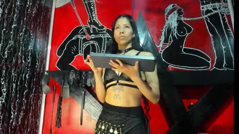 Snapshot of damian_and_tiana chatting on 10/31/25, 04:57 damian_and_tiana online show from 10/31/25, 04:57