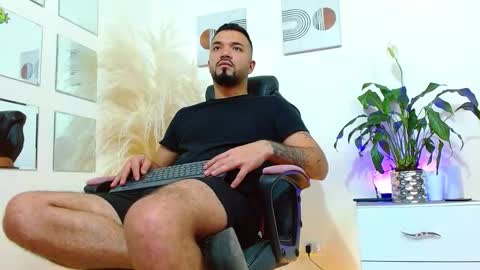 damian_ferrer01 online show from 10/17/25, 08:55