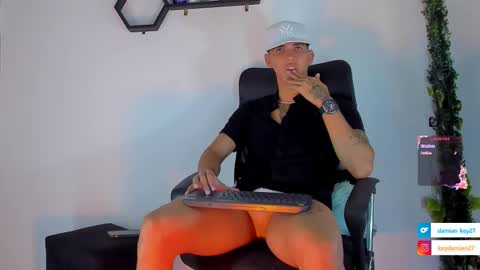 Snapshot of damian_queen chatting on 03/11/25, 08:42 damian key online show from 03/11/25, 08:42