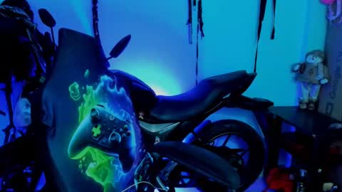 Snapshot of damian_torner chatting on 10/14/25, 04:46 Damian torner online show from 10/14/25, 04:46