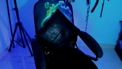 Snapshot of damian_torner chatting on 10/21/25, 08:26 Damian torner online show from 10/21/25, 08:26