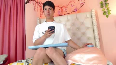 Snapshot of damiann1_ chatting on 11/08/25, 05:18 Damian online show from 11/08/25, 05:18