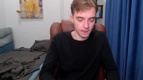 Snapshot of damiano_skinny chatting on 01/12/25, 07:42 my show from 300-1000 UTC online show from 01/12/25, 07:42