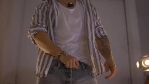 insta damn8   --------  online show from 10/18/25, 10:10