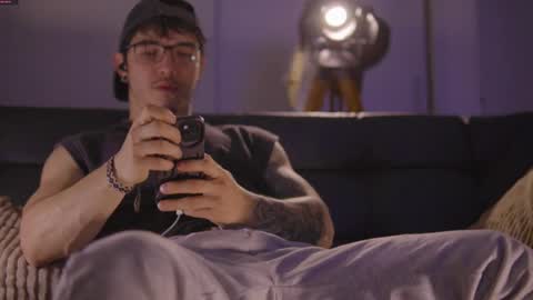 insta damn8   --------  online show from 10/20/25, 09:59