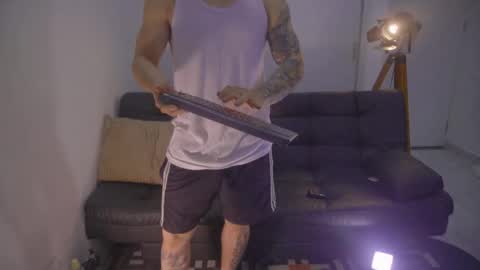 insta damn8   --------  online show from 10/25/25, 03:18