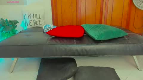 Snapshot of damn_fantasy chatting on 12/18/24, 08:14 Kary-- independent model Schedule 0530am-1000am colombian time online show from 12/18/24, 08:14