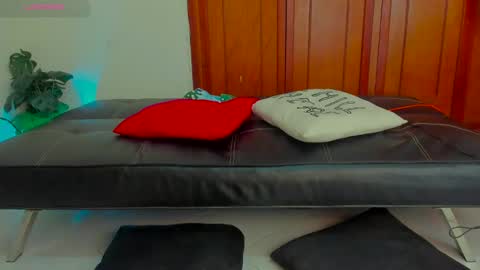 Snapshot of damn_fantasy chatting on 01/27/25, 09:22 Kary-- independent model Schedule 0530am-1000am colombian time online show from 01/27/25, 09:22