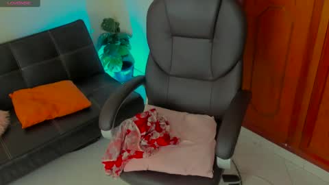 Snapshot of damn_fantasy chatting on 02/10/25, 06:09 Kary-- independent model Schedule 0530am-1000am colombian time online show from 02/10/25, 06:09