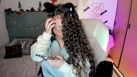 Snapshot of damn_that_booty chatting on 10/28/25, 09:13 Criss online show from 10/28/25, 09:13