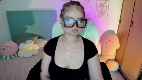 Snapshot of damn_that_booty chatting on 11/02/25, 02:14 Criss online show from 11/02/25, 02:14