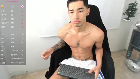 Snapshot of damon_333 chatting on 12/13/24, 08:37 Damon online show from 12/13/24, 08:37